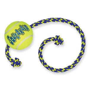 KONG SqueakAir Ball kötéllel kutyajáték M/L méret